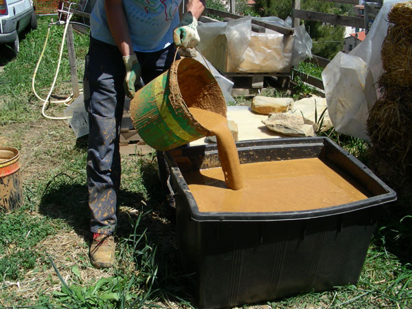 Barbottina pronta per fare l'intonaco