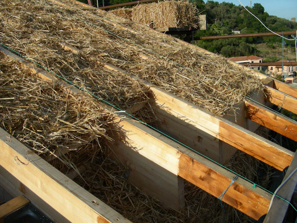 Strohballen als Dachdmmung