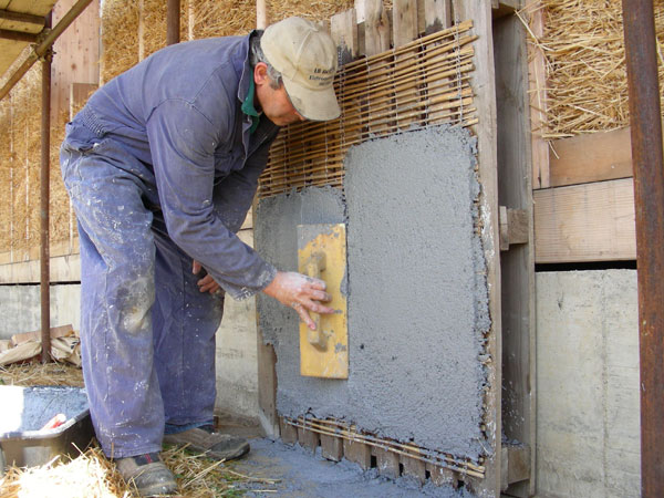 Grassello di calce per intonaco casa di paglia