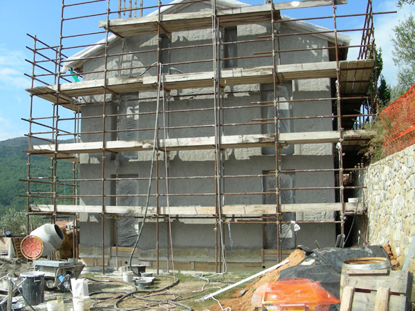 casa di paglia intonaco di calce