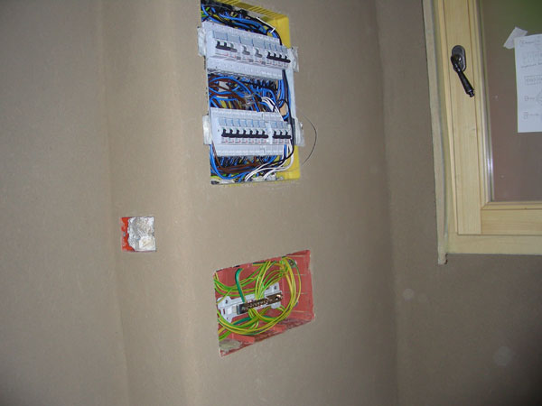 Tableau im Strohballenhaus
