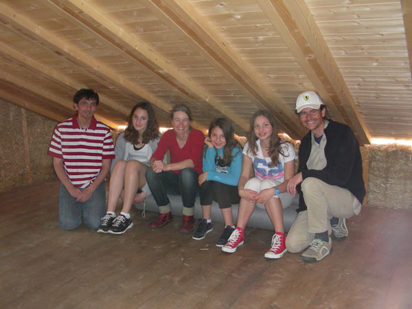 Besuch im Strohballenhaus