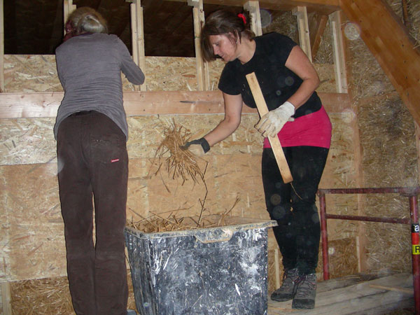Innenwand mit Stroh und Lehm